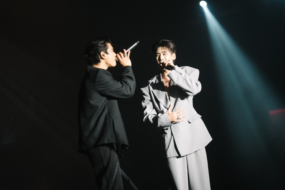otpcnews's tweet photo. ยิ่งใหญ่! “เป๊ก-ต้าห์อู๋” นำทีมทัพศิลปินดารา ร่วมเปิดโฉมความอลังการ “IDEA LIVE” พร้อมรองรับกิจกรรมความบันเทิงระดับโลก
#PeckPaLitChoke️ #DAOU
#OHMLENG #PERSES_TH
#IDEALIVEGrandOpenHouse
#IDEALIVE
จัดงานขึ้นอย่างยิ่งใหญ่ เหล่าคนดัง และเซเลบริตี้ร่วมงานคับคั่ง บริษัท ซูเปอร์เฟซ (ประเทศไทย) จำกัด จัดงาน “GRAND OPEN HOUSE OF IDEA LIVE” เปิดตัว “IDEA LIVE” เมื่อวันที่ 30 กันยายน 2567 เป็นอีกหนึ่งปรากฏการณ์ครั้งสำคัญแห่งอุตสาหกรรมเอ็นเตอร์เทนเม้นท์ ระดับเวิลด์คลาส พร้อมเปิดตัวไลฟ์ฮอลล์ คอนเสิร์ต แห่งใหม่ของกรุงเทพฯ ภายใต้คอนเซปต์ “ปลุกพลังความคิดสร้างสรรค์ที่ ไอเดียไลฟ์” สัมผัสประสบการณ์ความบันเทิงแห่งใหม่แห่งภูมิภาคเอเชียตะวันออกเฉียงใต้
ภายในงานมีทัพศิลปินดาราตบเท้าเข้าร่วมฉลองความยิ่งใหญ่ อาทิ “ออฟโรด - กันตภณ, ไดร์ม่อน - ณรกร, จิมมี่ - จิตรพล, ซี - ทวินันท์, เกรท - สพล, ดัง - ณัฎฐ์ฐชัย, ภณ - ธนภณ, นัท - ศุภณัฐ, เบนซ์ - อัทธ์ธนิน, มอส - ภาณุวัฒน์, แบงค์ – มณฑป” และ 3 หนุ่มจากวง 4MIX - แม็กก้า, โฟล์คซอง” และ “จอร์จ” รวมไปถึงมินิคอนเสิร์ตสุดมันจาก “เป๊ก-ผลิตโชค , ต้าห์อู๋ - พิทยา, โอม - ภวัต, เล้ง - ธนพล, ATLAS, PERSES, PRETZELLE, BAMM, MXFRUIT, ZOLAR และ PROJECT M.O.N.” และเซอร์ไพรส์พิเศษจากวง “Fellow Fellow” ในเพลง ‘ดาวหางฮัลเลย์’ และ ‘ไม่เปลี่ยนเลย’ ประกอบการเนรมิตฉากงานแต่งงาน เพื่อตอกย้ำว่าสถานที่แห่งนี้พร้อมสำหรับจัดงาน จัดกิจกรรมต่างๆ อย่างครบครัน
อ่านข่าวเพิ่มเติมได้ที่ https://t.co/e8FYzXNxB9