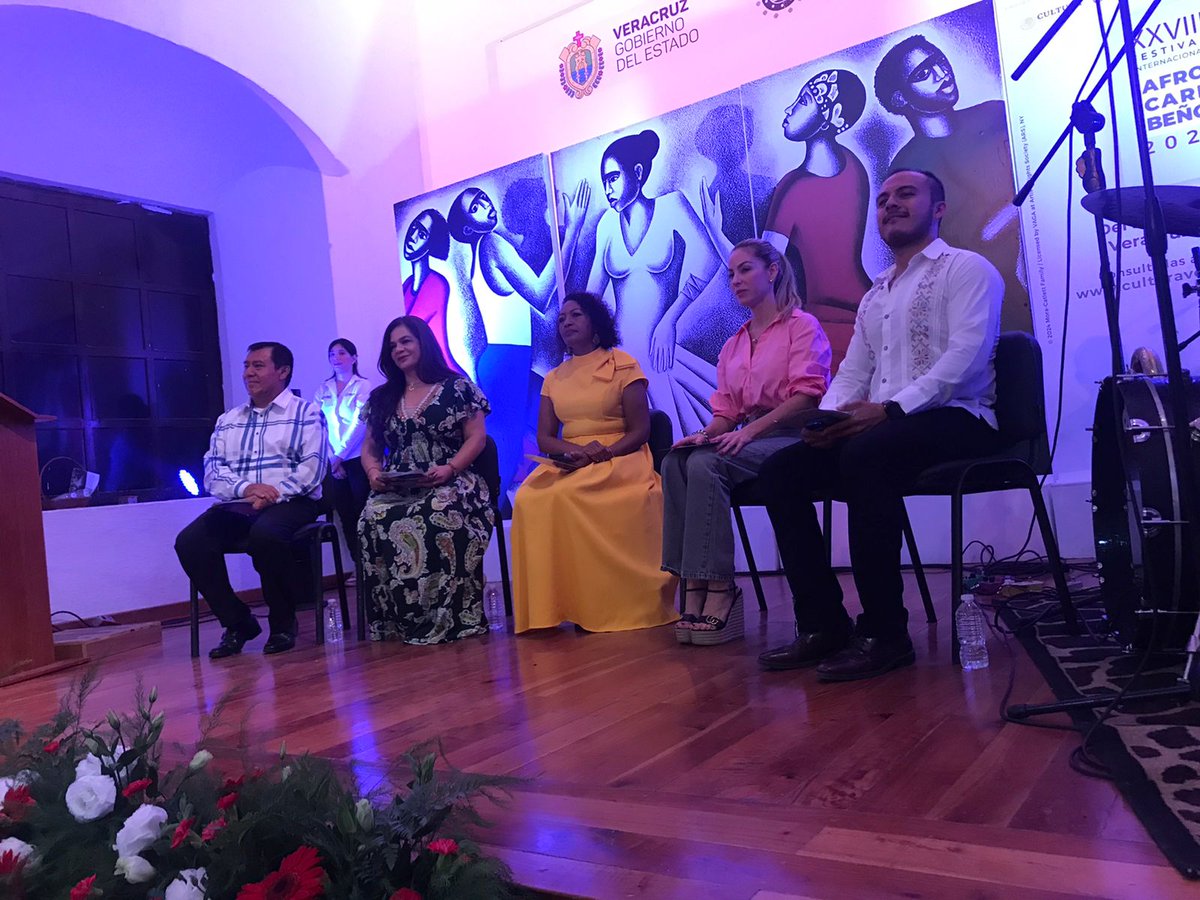Con la entrega de la medalla Gonzalo Aguirre  Beltrán a la feminista, académica y luchadora social  Rosa María Castro Salinas  se inauguró la edición 28 del <a href="/AfrocaribenoVer/">Festival Internacional Afrocaribeño</a>. 🌅🤝