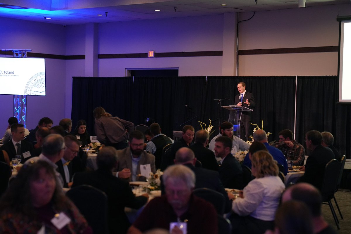 This evening, we celebrated the businesses and people from across #KS at our 2024 To The Stars: Kansas Business Awards! Congrats to all! Your contributions to your communities, our economy &amp; our state are what make #KS the best place to live, work &amp; play. 
bit.ly/47UdS6z