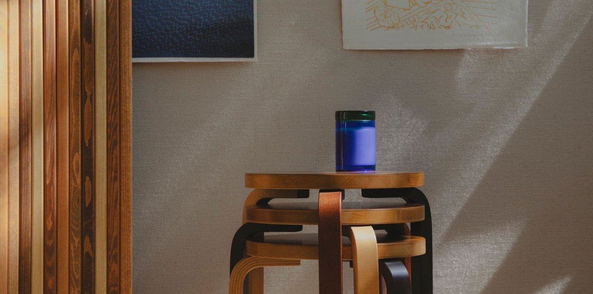 goodnewsfinland's tweet photo. .@ArtekGlobal's new collection blends @PaulSmithDesign's colour palette with iconic #Finnish design products. 😍
A long-time admirer of the Aaltos' work, the #British designer lends his signature style to the #Stool60 and two other #Aalto products. ✨
➡️ https://t.co/iKBUxVot4w https://t.co/LkYPpcHLwt