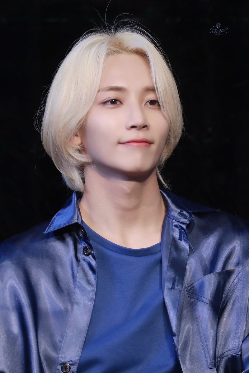 241004

영원한 사랑이 있다면

그건 당신이겠죠

#HAPPY_JEONGHAN_DAY
#어디서라도부르자_정한아_생일축하해
#AlwaysToYouHannie
#정한 #윤정한 #JEONGHAN #ジョンハン 
#세븐틴  #SEVENTEEN
