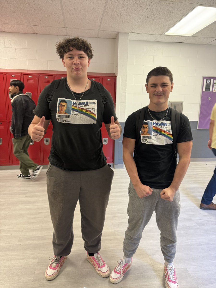 SmyrnaBulldog's tweet photo. Today was Twin Day at SHS. Love that Bulldog school spirit! #onlyoneSHS #ThemeThursday https://t.co/oWx3v8QNIR