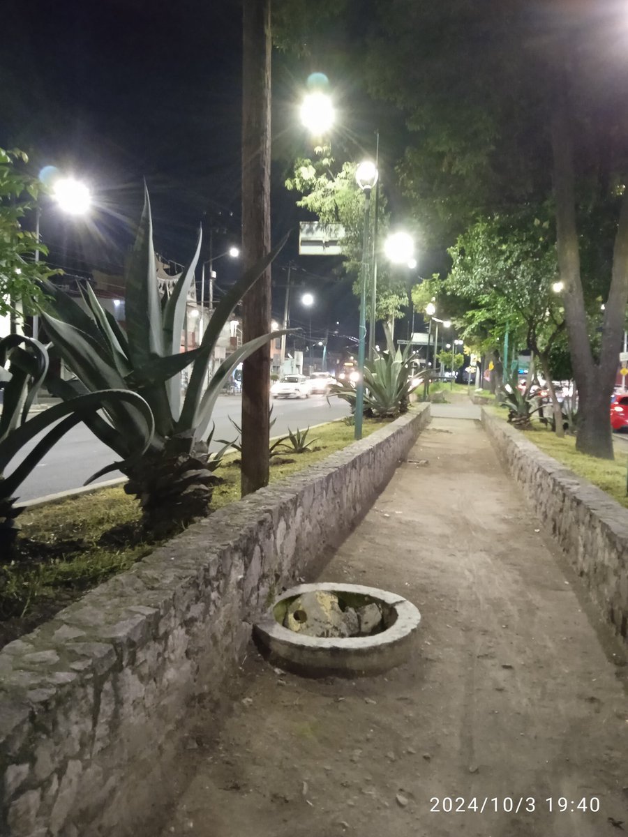 JuanCarrilloMon's tweet photo. @TuAlcaldiaGAM  En el camellón de Av. Cuitlahuac entre las calles 5A y 7, hay un pozo de visita con la tapa rota y es un riego para los que transitamos, podrían reponerla por favor. https://t.co/jKfco3Ju9z