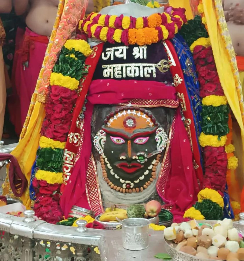 श्री महाकालेश्वर ज्योतिर्लिंग जी के आज के भस्म आरती श्रृंगार दिव्य दर्शन 04.10.204