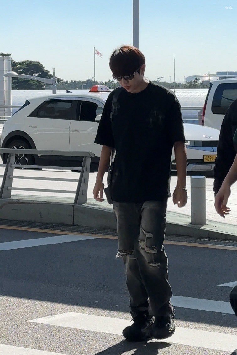 namu526's tweet photo. 오늘 우혀니 얼굴
무슨 일이지
우수니를두고어딜가…..
이렇게 잘생긴 얼굴 갖고
떠나버리면 어카냐구요 https://t.co/WAxHsDIR4x