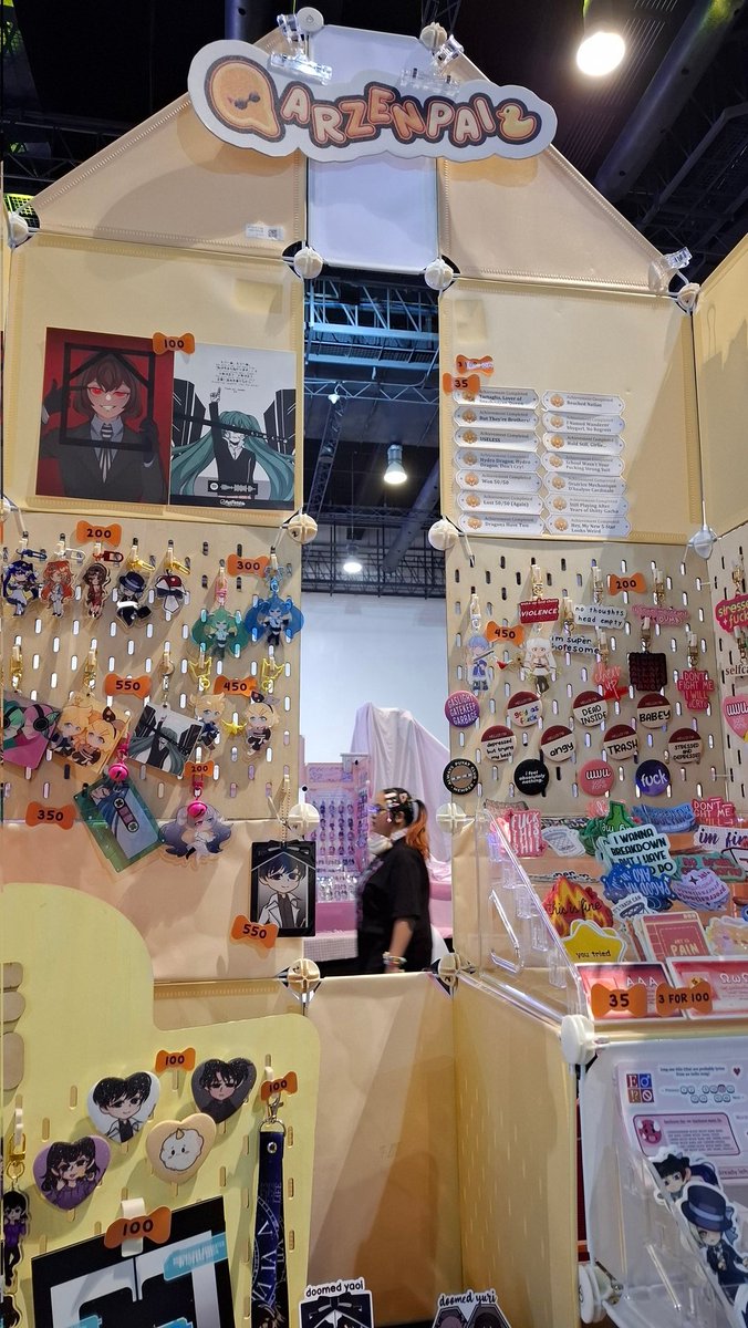 arzenpai's tweet photo. 🌟 setup done !! first day of #Cosmania2024 , ikuzo ✨️✨️
drop by FE-04 at the fanfair hehe we're near the stage 🙏🙏

my side of the table is also running a poll — which do you support more, doomed yaoi or doomed yuri? ♡ https://t.co/U94xIMgWuy