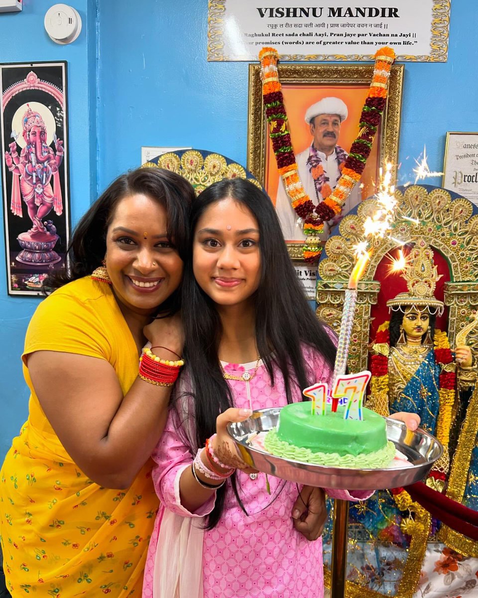 BharatiKemraj's tweet image. Today Bookie is #17yearsold! Blessing for a beautiful #birthday my sweet niece Karishma. Love you lots and hope your day was well spent and filled with many pages like the stories you enjoy reading ✨💕📚

Happy Birthday 🎈 

#bharatisniece #happybirthday #growingup #hindu