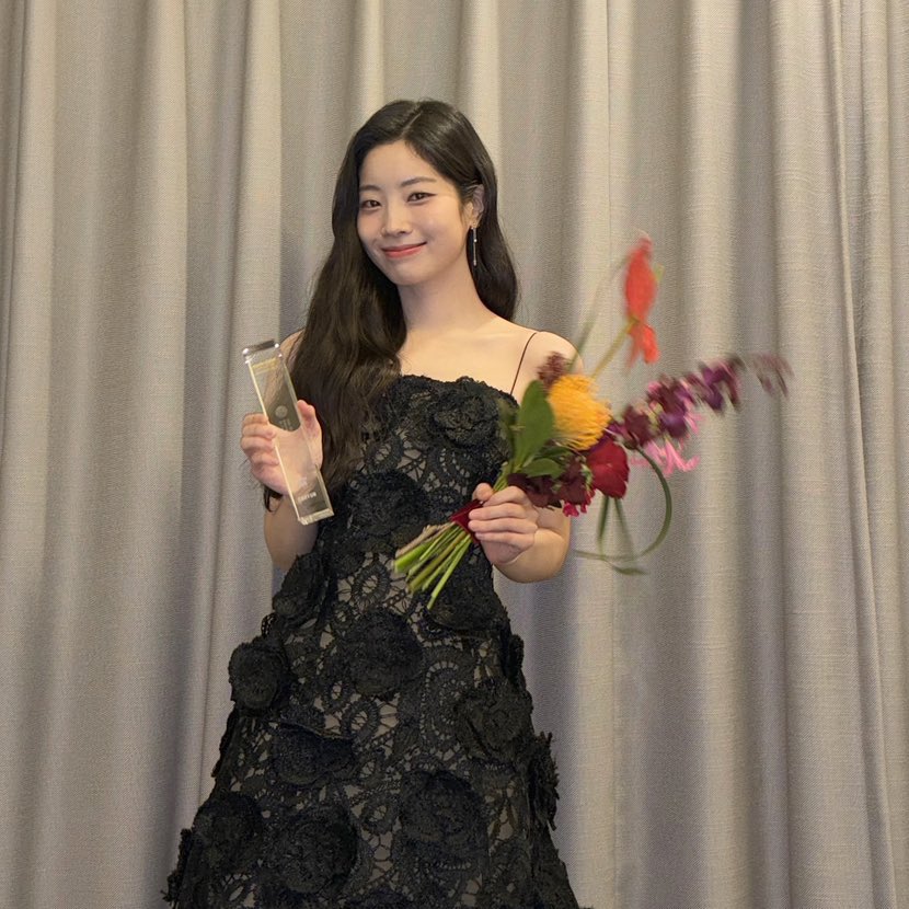 twicebsocial's tweet photo. Congratulations to DAHYUN for winning the ‘Rising Star Award’ at the Busan International Film Festival Asia Star Awards 2024! 🏆

— This award marked her first acting/ debut award in the industry! ✨🤍 https://t.co/JjNFsxySZM