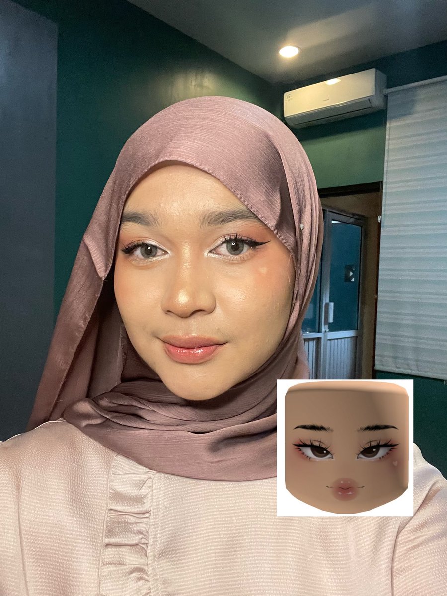 mimaoOo__'s tweet image. My first attempt on roblox makeup 🙆🏻‍♀️ #robloxmakeup
