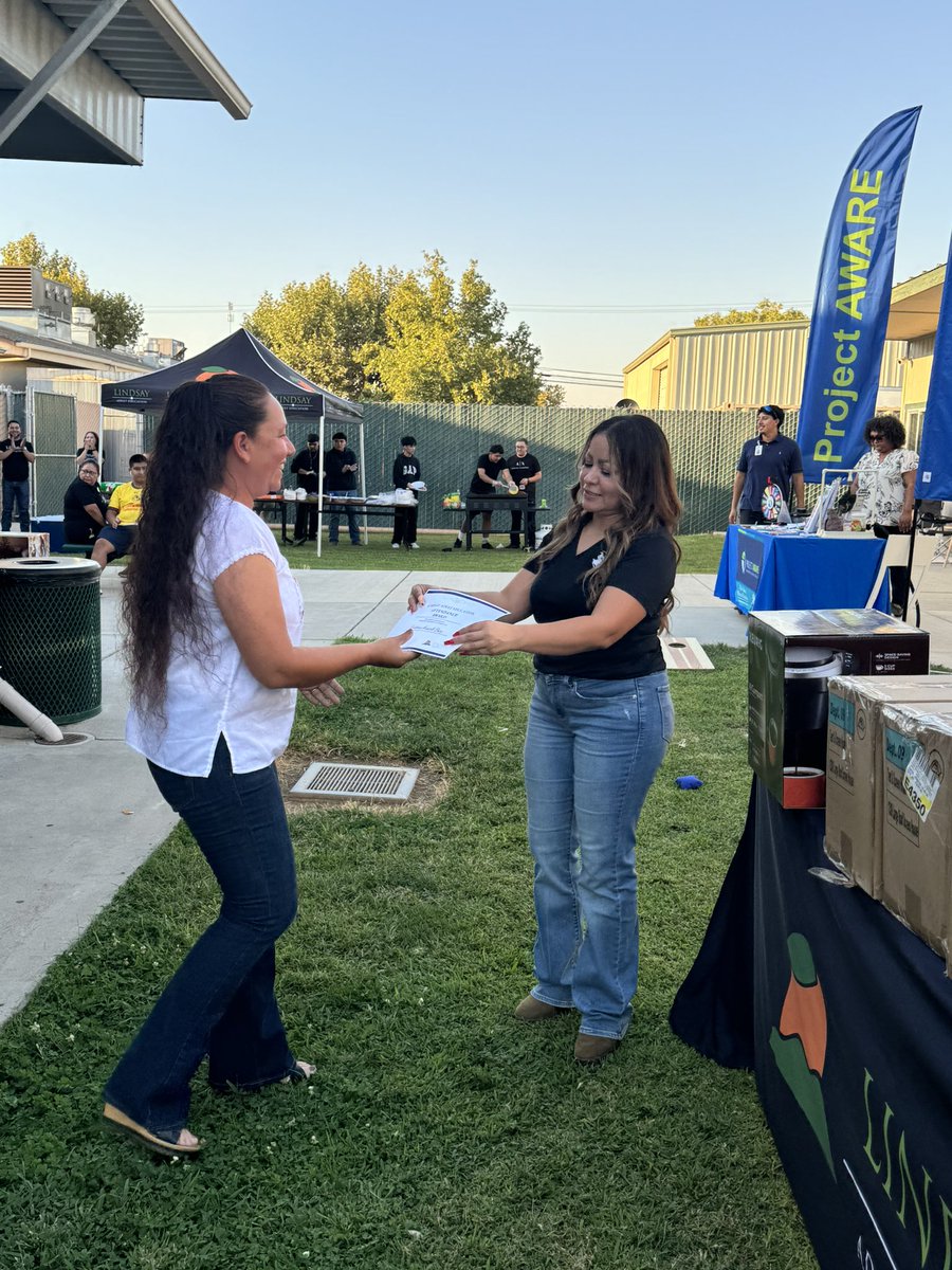 Great turnout at our Lindsay Adult School celebration fair tonight! An awesome experience to celebrate adult learners for their academic progress w/ some great door prizes! Shout out to the Alt. Ed. Key Club for their service and serving families! <a href="/LindsayUnified/">Lindsay Unified School District</a>