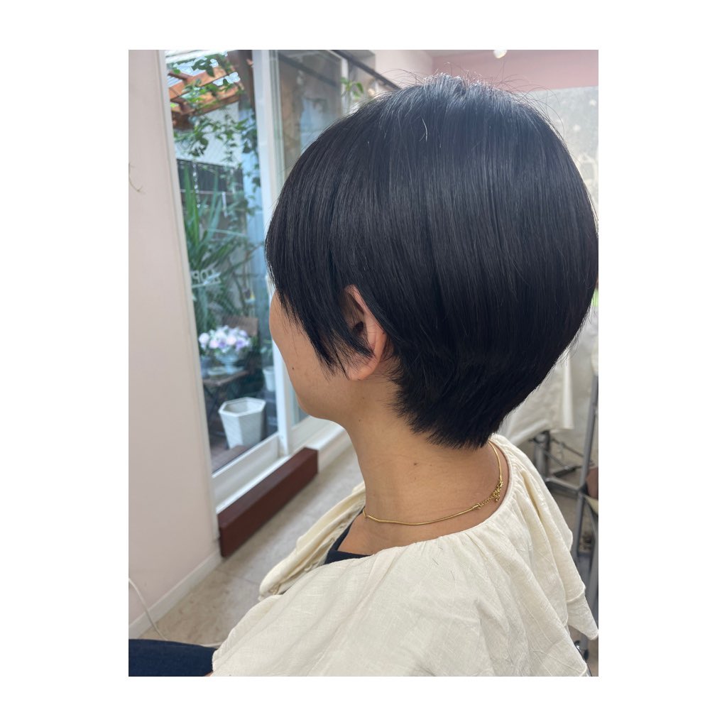 alpha_cherie's tweet photo. 10/4(金曜日)こんにちは❗️10月になり暑さが続きますね😅さてヘアケアはいつも大事ですので自宅でのトリートメントをオススメします💪サロンに来られる方は結構毛先が乾燥してて夏の日差しの影響ですかね😱トリートメントカラーでツヤを取り戻しましょう🙆‍♀️ご予約はnet予約か☎️にてお受けしております🙆‍♀️ https://t.co/YNByoZW1YJ