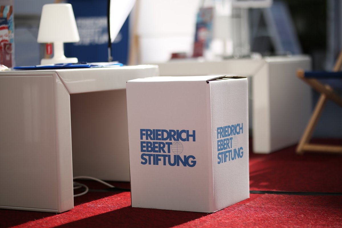 Im @fesonline-Zelt auf dem Bonner Münsterplatz sprechen wir heute,➡️ 17.30-18.00 Uhr, über "(Des-)informieren im Netz – Social Media, aber verlässlich", mit <a href="/IsabelLerch/">Isabel Lerch</a>. Das Angebot im Rahmen des <a href="/bfuturefestival/">b° future</a> ist für alle offen und kostenfrei. fes.de/lnk/bfuture24 #bff24