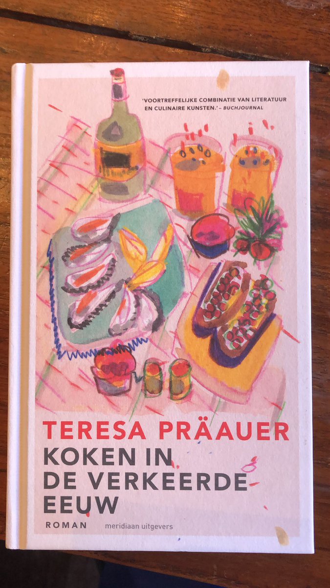 ‘Op de foto’s zag het er allemaal zo eenvoudig uit. Alsof het iedereen zo gemakkelijk afging, het leven, het genieten, de vriendschappen.’ Uit: Koken in de verkeerde eeuw - Teresa Präauer Heerlijk boek! #boekperweek 44/52