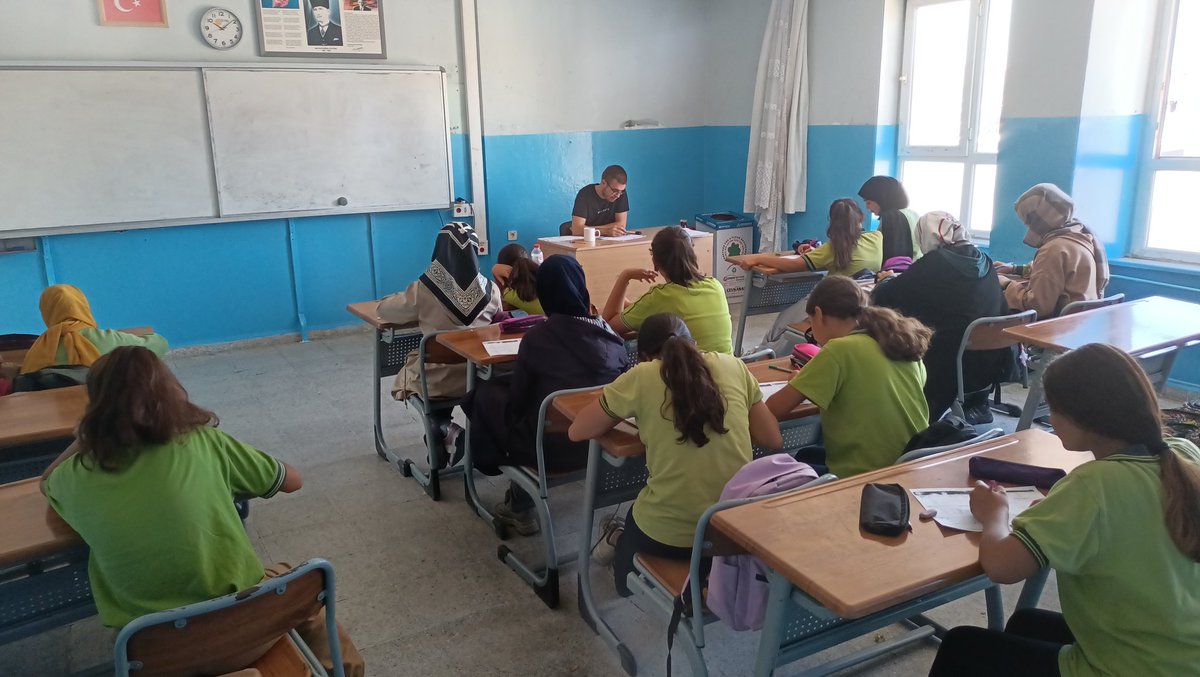 LGS Hazırlık sınıfımız gönüllü öğretmenimiz ile başlamıştır. Teşekkür ederiz.
<a href="/Cgnde/">Cengiz GÜNDEŞ</a> 
<a href="/NizipilceMEM/">Nizip İlçe Milli Eğitim Müdürlüğü</a>