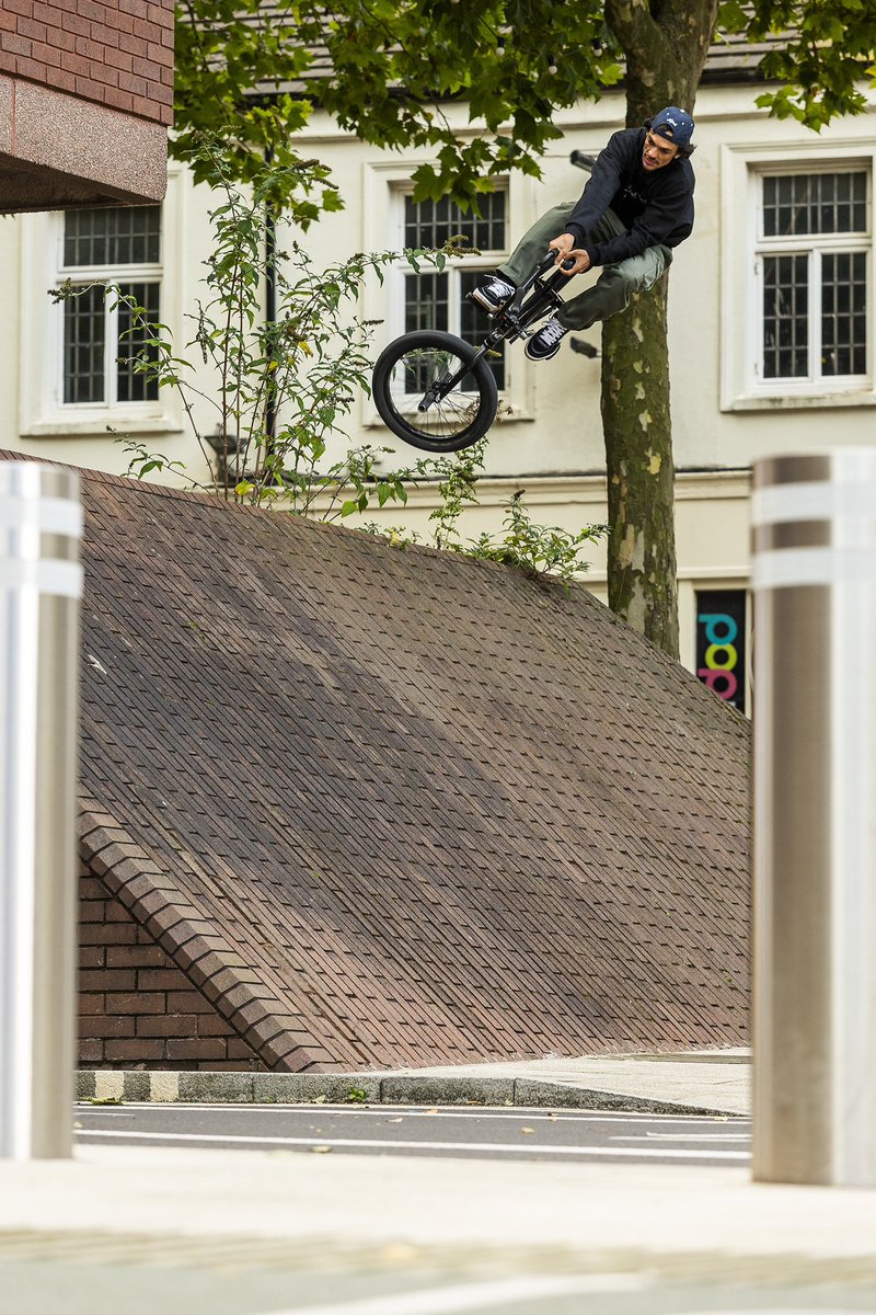 E-FISE WOLVERHAMPTON FAN FAVOURITE RESULTS ARE IN 🇬🇧 👑

Thanks to the public for the dedication this year !! You were insane and your choice fell on...

 🥇<a href="/LohaNBmx/">Lohan C. Lobo</a> and Uine Monteiro

Congratulations to all the riders and videographers for producing amazing projects 🔥