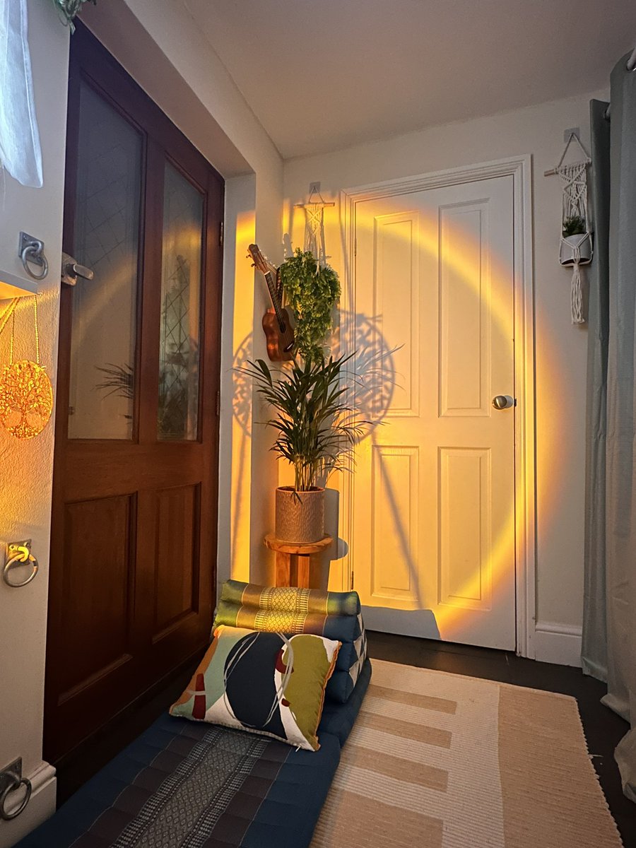 Mariafeda's tweet photo. My indoor sunspot 🤗🌅 
Bore da! https://t.co/ydm1BLj9TC