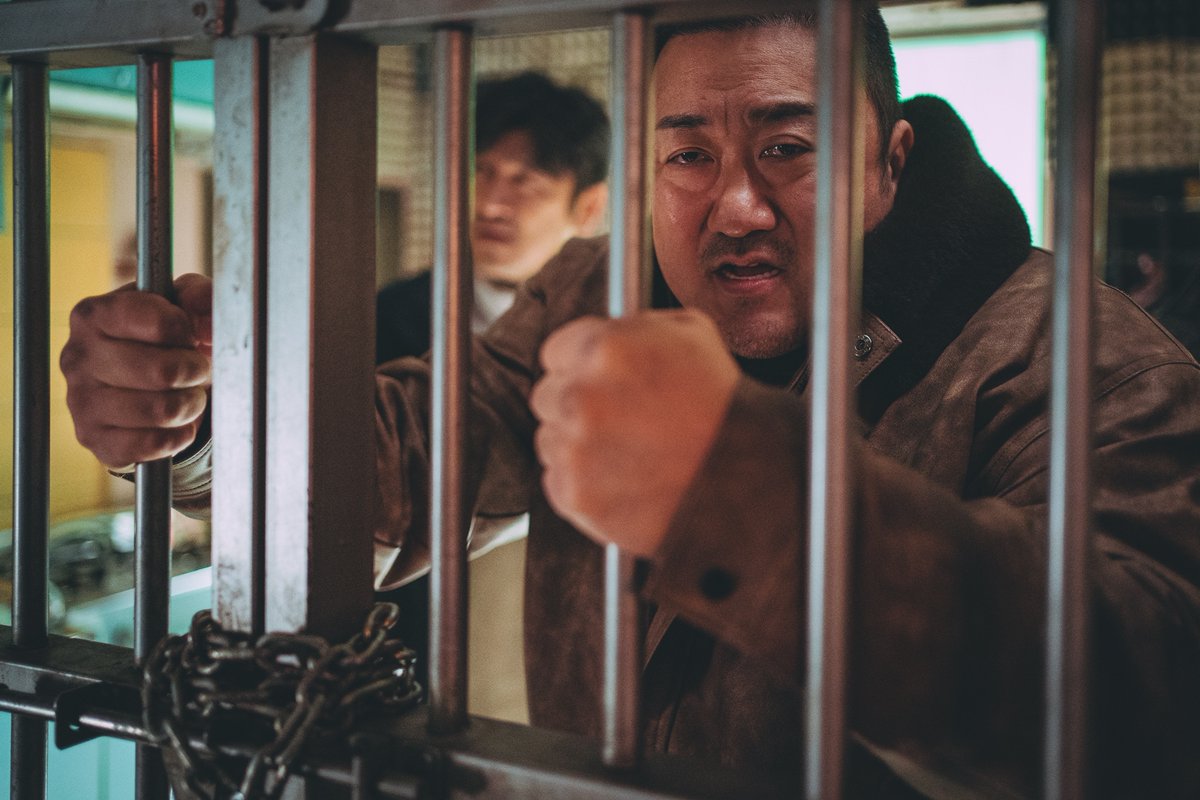Kstyle_news's tweet photo. 【プレゼント】全国公開中🎬

マ・ドンソク＆キム・ムヨル＆イ・ドンフィほか
「犯罪都市 PUNISHMENT」出演者の直筆サイン入りポスターを1名様に👊💥

▼応募
・@Kstyle_newsをフォロー＆この投稿をRP
・10/7（月）AM11:00〆切

▼インタビュー公開中！
https://t.co/Y37fnEt9YW

#犯罪都市 #マドンソク #マブリー #キムムヨル #イドンフィ #パクジファン #ホミョンヘン