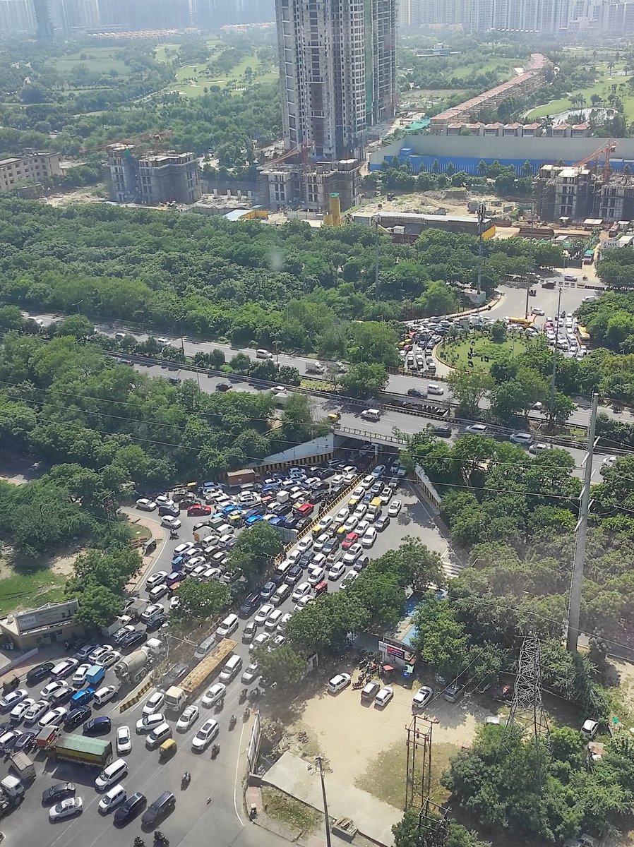जाम का झाम | Sector 98, Noida-Greater Noida Expressway 
#noida <a href="/noidatraffic/">Noida Traffic Police</a>