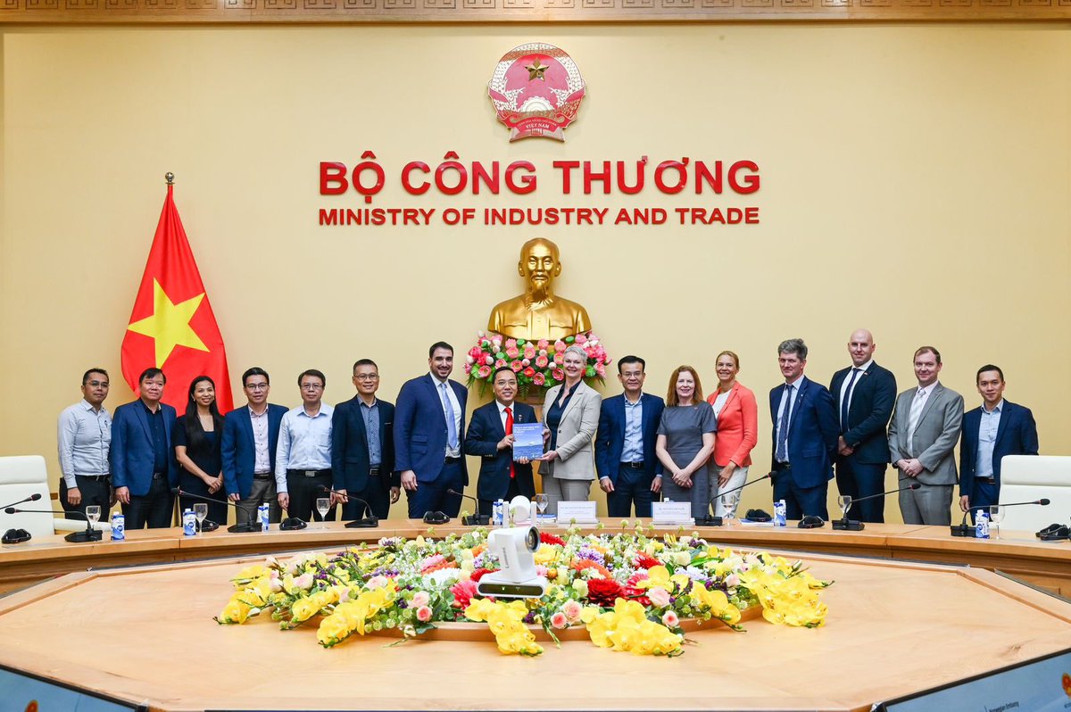Today 🇳🇴 launched a supply chain report for #OffshoreWind in the presence of Deputy Minister Nguyễn Hoàng Long at MoIT, highlighting opportunities as well as areas that need further investment to fast-track OSW in 🇻🇳. 
shorturl.at/BCwDJ