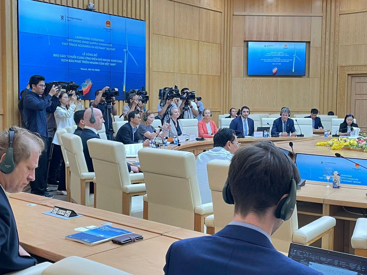 norwayinvietnam's tweet photo. Today 🇳🇴 launched a supply chain report for #OffshoreWind in the presence of Deputy Minister Nguyễn Hoàng Long at MoIT, highlighting opportunities as well as areas that need further investment to fast-track OSW in 🇻🇳. 
https://t.co/5oMgVKvyj2 https://t.co/noz2r66ErS