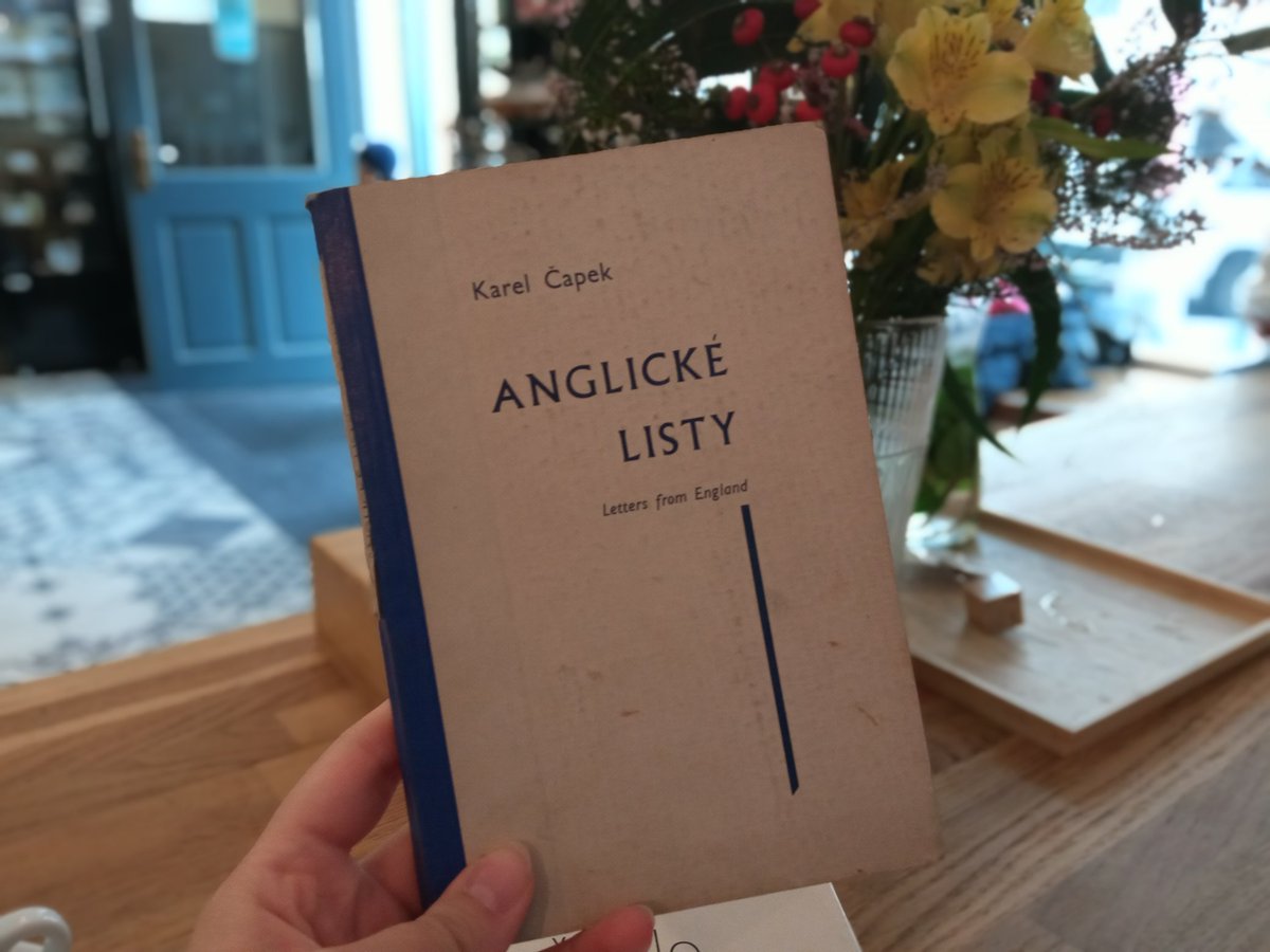 Look at the beauty I just bought for literally a few crowns in <a href="/Knihobot/">Knihobot</a> . Published in London in 1941. My heart of Anglophile is melting.