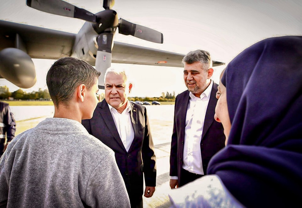 MApNRomania's tweet photo. Minister of National Defence, @AngelTilvar, approved the conduct of another humanitarian flight by a Romanian Air Force C-130 Hercules aircraft on October 3rd, as part of a mission to repatriate from Lebanon a group of 69 people in vulnerable situations.
https://t.co/gQfit0ojv8 https://t.co/A5GgGrI1JP