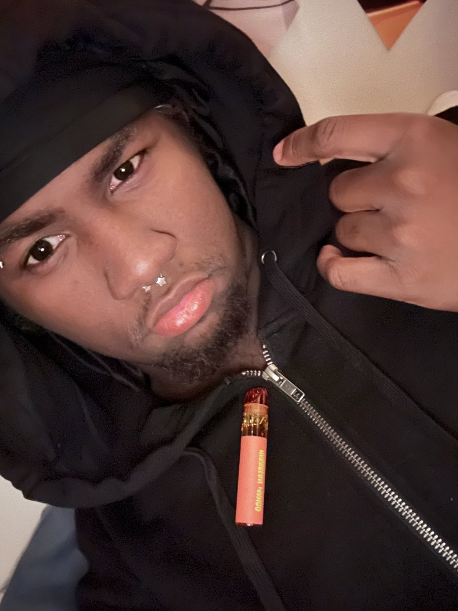 r3portxed's tweet photo. a REAL HOOD NIGGA #DLLG #GANG #SSIDEGANG #STANLOONA https://t.co/5aEatS6Qhp