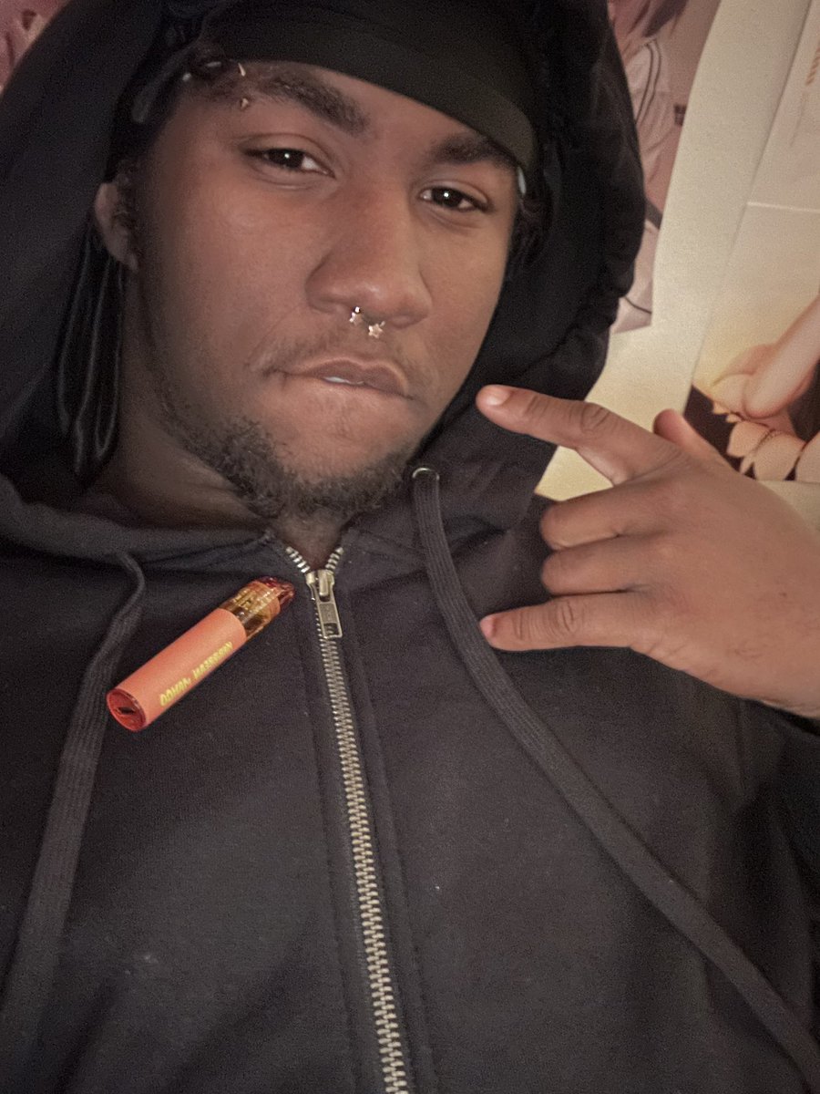 r3portxed's tweet photo. a REAL HOOD NIGGA #DLLG #GANG #SSIDEGANG #STANLOONA https://t.co/5aEatS6Qhp