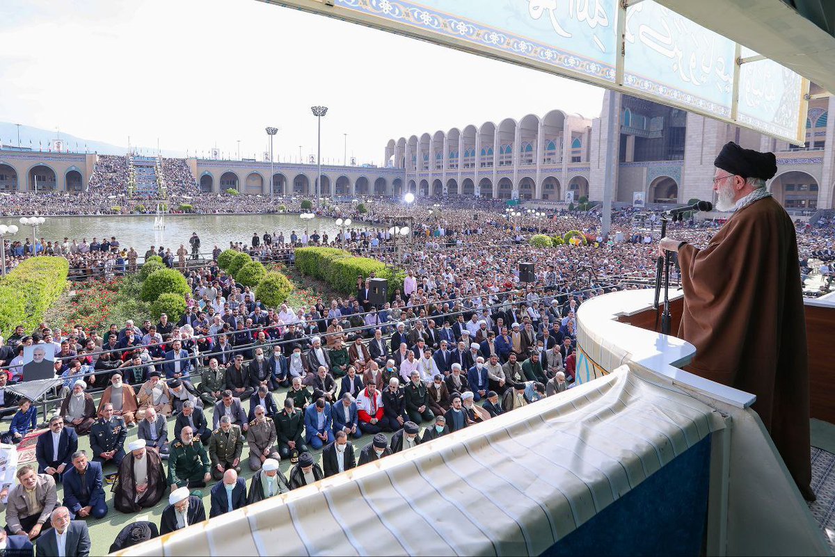 najehan57's tweet photo. گاهی یک قدم به موقع در راه خدا به اندازه اعزام یک لشگر در جهاد عظمت دارد..!
نمازجمعه اینبار صف‌کشی یاران حضرت ولی عصر در مواجهه مستقیم با دشمن است..
#لبیک_یا_خامنه_ای
#همپای_یار https://t.co/iHdeOO7SoX