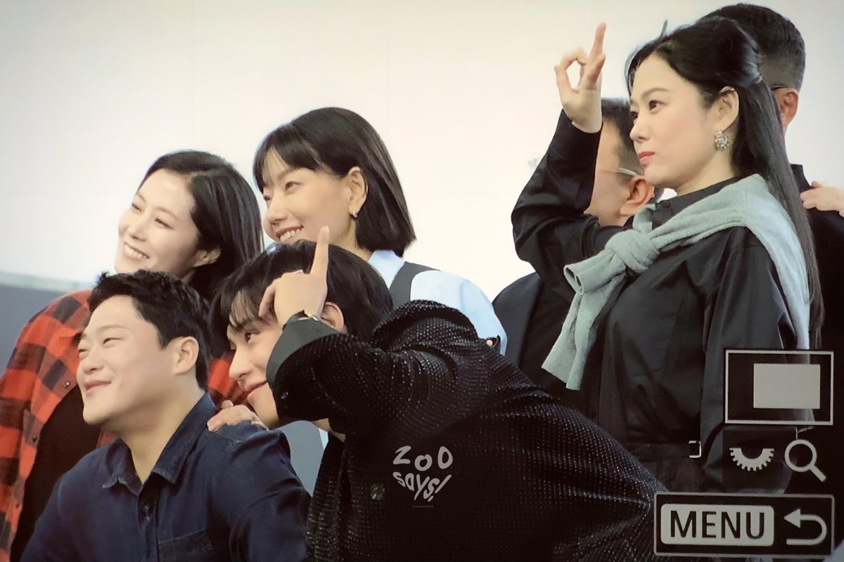 zs_0424's tweet photo. 241004 지옥2 가족사진🧑‍🧑‍🧒‍🧒🩶

#김현주 #Kimhyunjoo
#지옥2 #김성철 #김신록 #임성재 #문소리 https://t.co/RcTWfm14ih