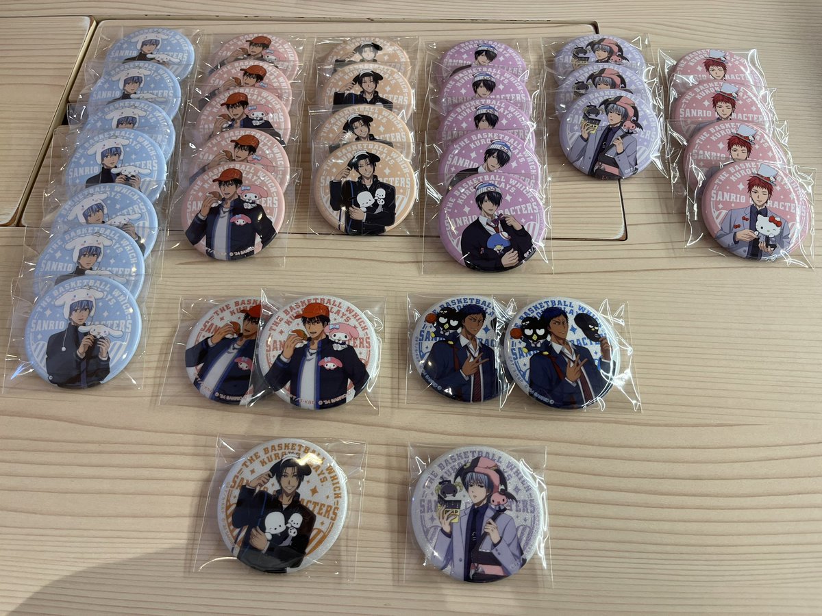 shiochi618's tweet photo. 交換/譲渡 ✧ 黒子のバスケ 黒バス サンリオ コラボ 缶バッジ 

譲 ✧ （ノーマル）黒子7  ୨୧火神5  ୨୧高尾4  ୨୧氷室5  赤司4  ୨୧黛3 
（シクレ）火神2  青峰2  高尾1  黛1
求 ✧ 黄瀬 

♡ 本日ラフォーレ原宿周辺お手渡し優先
↓ ツリー下続く https://t.co/gN4EALZWo4