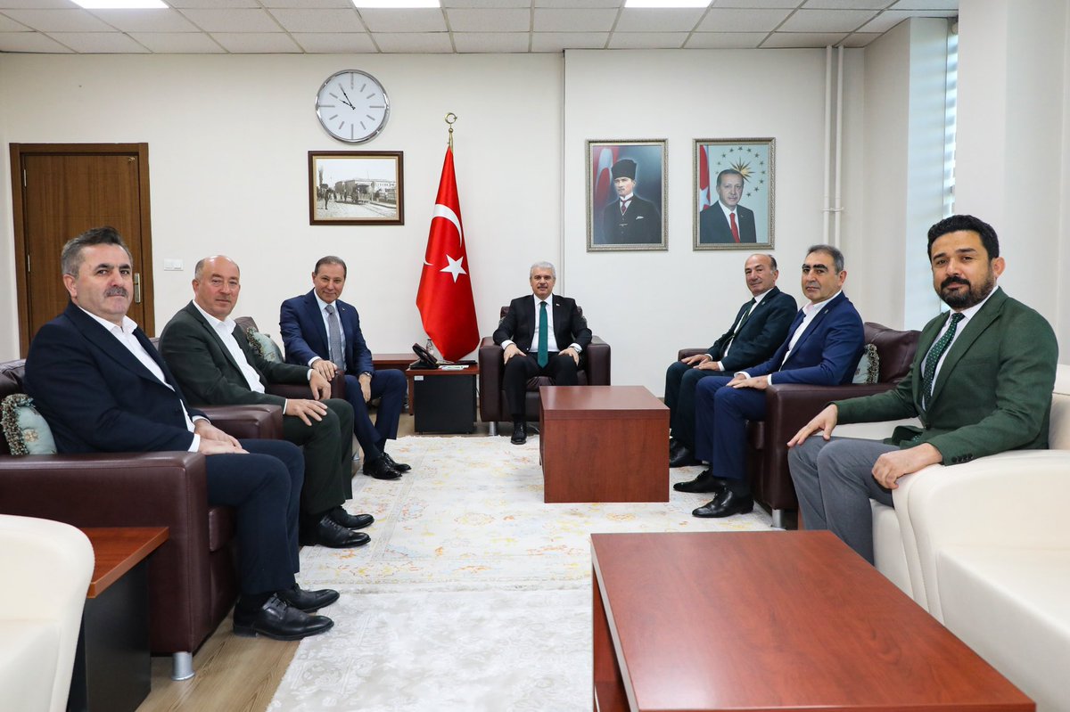 Konya Valiliği (@tckonyavaliligi) on Twitter photo Konya Esnaf ve Sanatkârlar Odaları Birliği (KONESOB) Başkanı Muharrem Karabacak ve yönetim kurulu üyeleri Valimiz İbrahim Akın’a hayırlı olsun ziyaretinde bulundular.
Vali Akın, Başkan Karabacak’tan KONESOB’un İlimizdeki faaliyetleri hakkında bilgi aldı.
<a href="/Vali_Akin/">İbrahim Akın</a> Konya Esnaf ve Sanatkârlar Odaları Birliği (KONESOB) Başkanı Muharrem Karabacak ve yönetim kurulu üyeleri Valimiz İbrahim Akın’a hayırlı olsun ziyaretinde bulundular.
Vali Akın, Başkan Karabacak’tan KONESOB’un İlimizdeki faaliyetleri hakkında bilgi aldı.
<a href="/Vali_Akin/">İbrahim Akın</a>