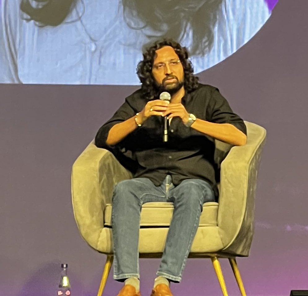 ektz's tweet photo. Be relevant to industry and not just your company. @DivyeBokdia made a fab point on how a designer should not limit themselves to their current org’s preferences #designup24 https://t.co/grHkoxqVKm