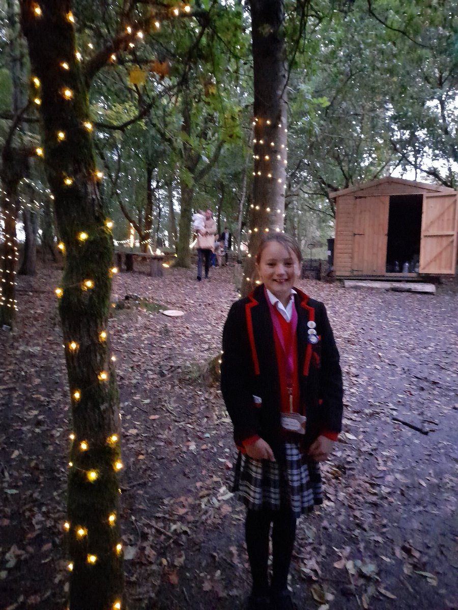 PipersForestSch's tweet image. The forest looked stunning for our open evening, filled with fairy magic. #pipersgrounds #pipersoutdoors #pipersprep #piperspreprep 🔥 🧚‍♂️ 🍁