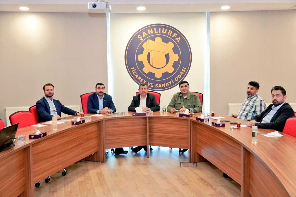 23. Sağlık Sektörü  Meclis, Meslek Komite Üyeleri ile Odamız Hukuk Müşavirleri Cüneyd Altıparmak ve Ömer Avcı'nın  katılımıyla gerçekleşti. İlimizde kapanan hastaneler, tıp ve dal merkezlerinin açık bulunan kadroları  hukuki süreçleri ve psikotekniklerin sorunu görüşüldü.