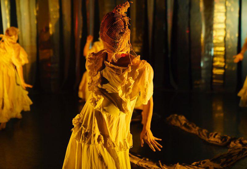 Buenos días, #Barnsley! Are you ready for some moves? Today we hold our 1st preview of #Mariposa for our best audience: the talented &amp; bright young people of <a href="/horizonccdance/">Horizon Dance</a> &amp; @BarnsleyCivic's community groups. We cannot wait to share our dance drama with you!!