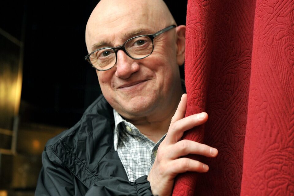 Fabien_Roussel's tweet photo. Je le pensais éternel tellement il a toujours fait partie de nos vies

On a ri, on a pleuré, on a pleuré de rire.

J'aime croire que, sur un malentendu, il pourrait toujours être là.

Merci Michel Blanc. https://t.co/TOJIveQ70r