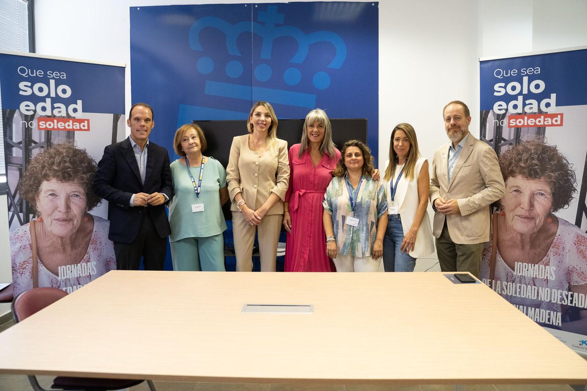 CREMalaga's tweet photo. Ayer presentamos las 'I Jornadas de #Soledad No Deseada' de Cruz Roja #Benalmádena, a desarrollarse los días 8 y 9 de octubre en la Casa de la Cultura de Arroyo de la Miel con apoyo de @FundLaCaixa y @BenalmadenaAyto

Si te interesa, inscríbete: https://t.co/7MGRUAiE4K https://t.co/IgHdLiFcNn