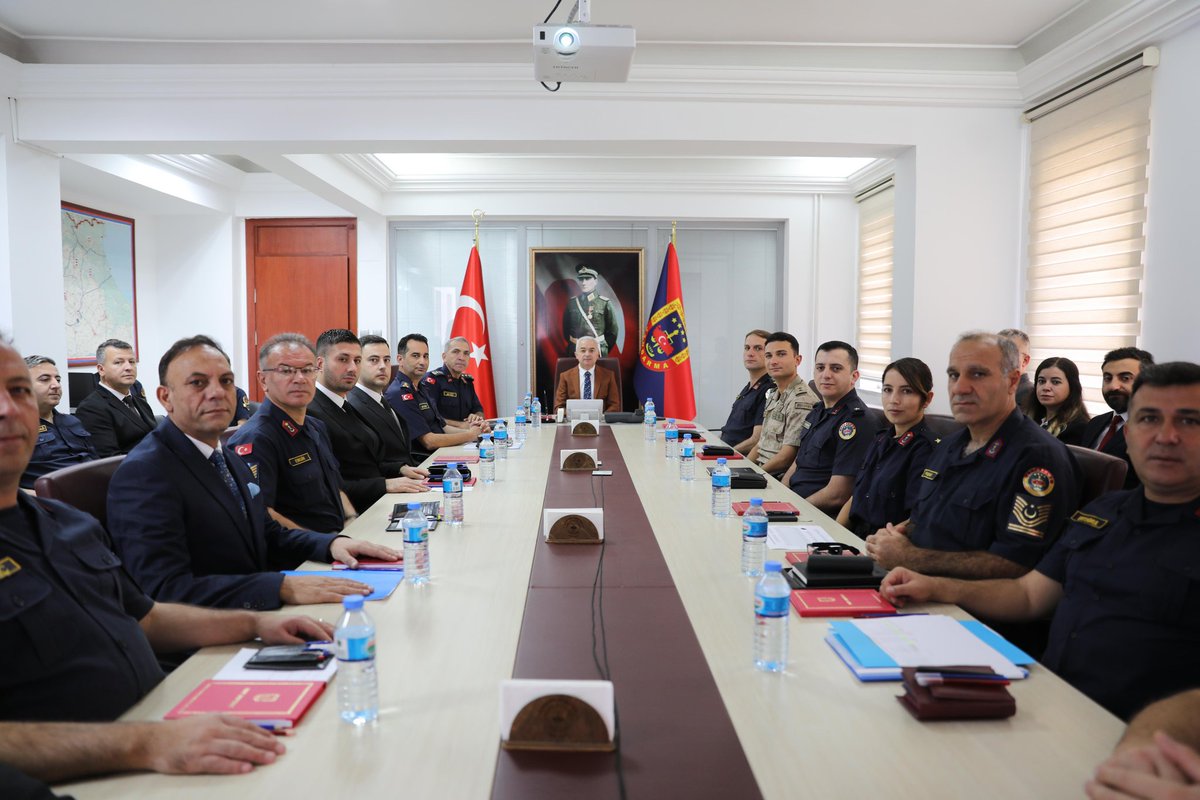 valikirklareli's tweet photo. Valimiz Sayın Uğur Turan, Kırklareli İl Jandarma Komutanlığı'nı ziyaret etti. İl Jandarma Komutanı J. Kd. Alb. Cemalettin Akyüz'den brifing aldı. https://t.co/4ZgsKhoavF