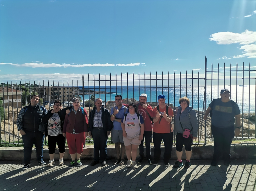 FundalisTGN's tweet photo. Sortida des del #CentreOcupacional #FundacioOnada Tarragona, fent ús del transport públic, per gaudir del patrimoni i la mobilitat que ens ofereix la ciutat 😍 https://t.co/fJ8iZefQAr