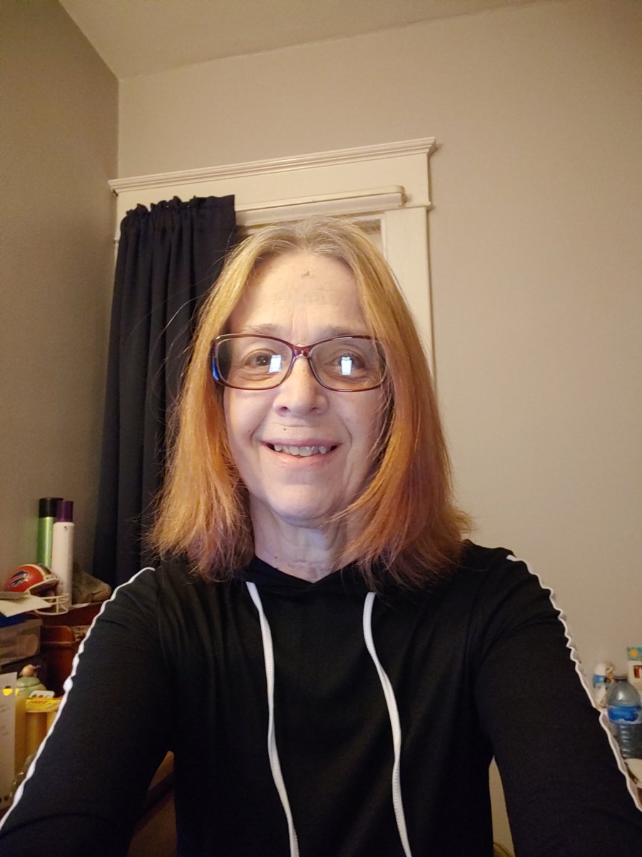 suej104's tweet image. So, today starts my 66th trip around the sun!🎂🎈😋❤🏈💙