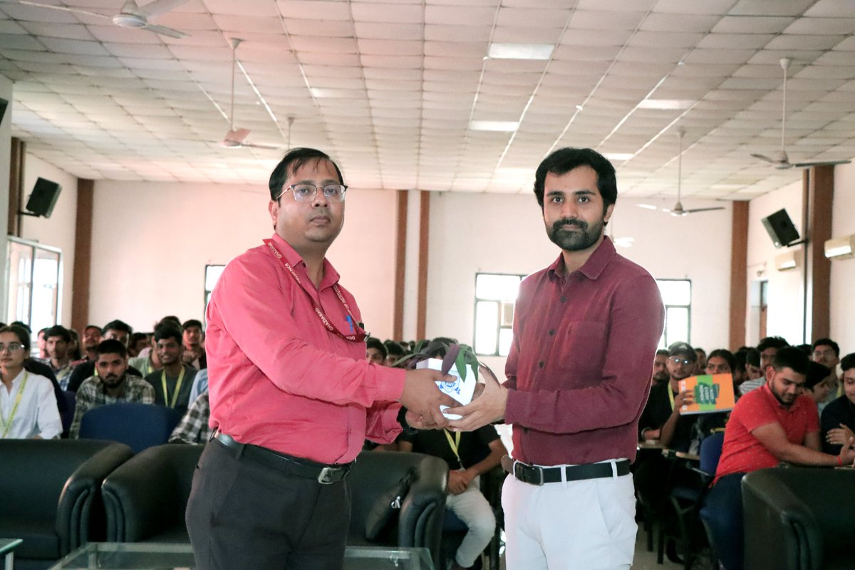 Kiet_edu's tweet image. &quot;On Oct 1st, 2024, the CS Department hosted an interactive session with Mr. Vivekanand Vivek for 2nd-year CS students. He discussed career goals &amp;amp; market opportunities, offering valuable insights. #CareerDevelopment #CSStudents&quot;