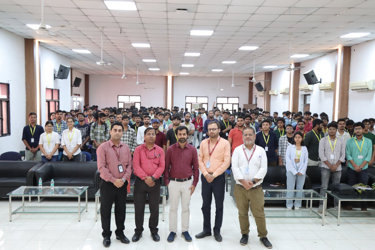 Kiet_edu's tweet image. &quot;On Oct 1st, 2024, the CS Department hosted an interactive session with Mr. Vivekanand Vivek for 2nd-year CS students. He discussed career goals &amp;amp; market opportunities, offering valuable insights. #CareerDevelopment #CSStudents&quot;