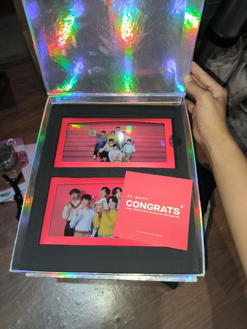chocolaatewings's tweet photo. temen w nawagin gift gofood x bts. dia bilang ada banyak. gw tanya brp banyak. TERNYATA SEGUDANG https://t.co/ZZQ6R5qBHD