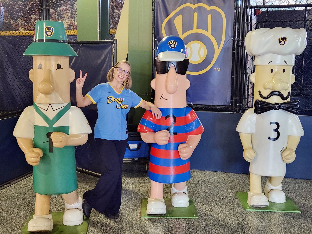 Mrs_J_Bananas's tweet photo. Thanks for sharing the highs and lows of tonight with me. To my friends on here, I love ya 💙💛
#Brewers
#ThisIsMyCrew
#GoodbyesAreHard https://t.co/92ZsqkKAcc