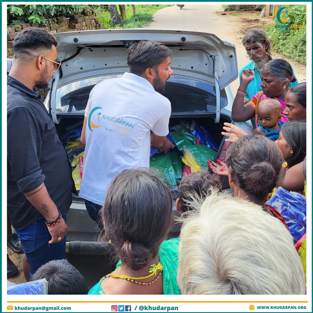 khudarpan's tweet photo. Team Khudarpan launches the 'VASTRA' campaign in Rohtas to support the unprivileged. Let's unite in 'Seva' to uplift lives!

Donate: Acc Name: Khudarpan Foundation Acc No: 40236933757 IFSC: SBIN0004232 UPI: 7070605395

#VASTRA  #Khudarpan #ClothDonation #CommunitySupport https://t.co/txPAWxV8iW