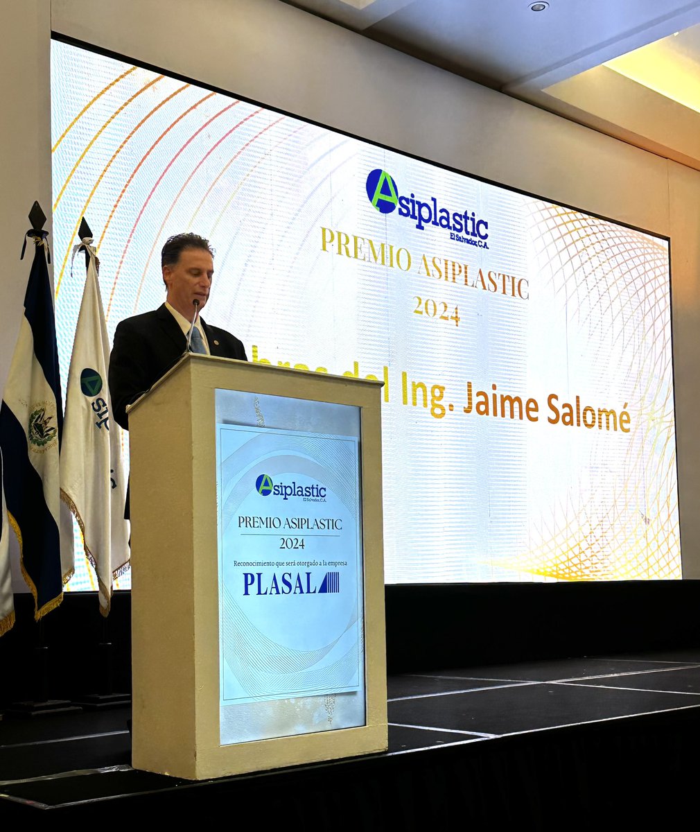 El Ing. <a href="/JaimeSalome10/">Jaime Salome</a> dirigió su discurso de agradecimiento a <a href="/asiplastic/">Asiplastic El Salvador</a> y a los colaboradores de su empresa @PlasalC al ser distinguida la misma con el honroso #PremioASIPLASTIC2024 FELICIDADES.
