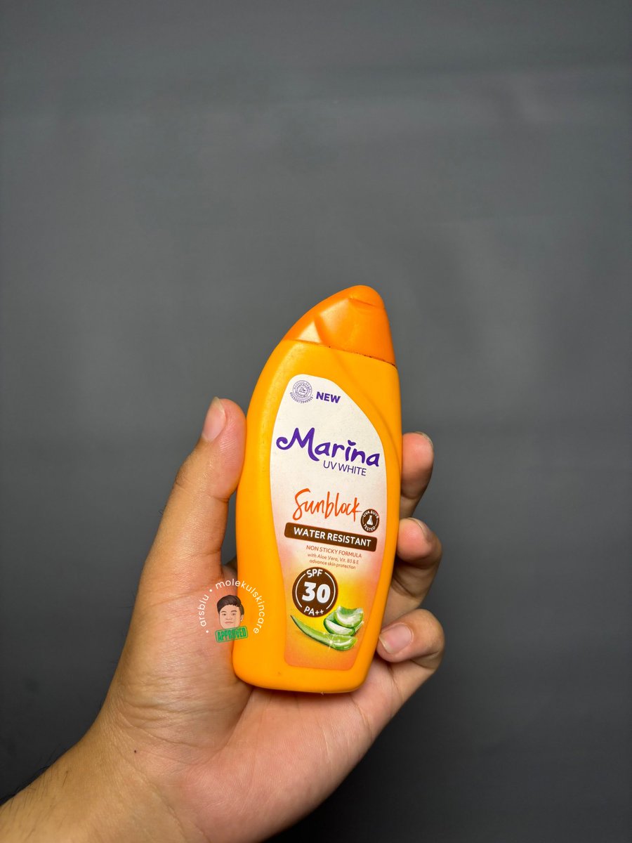 arsblu's tweet photo. nggak nyangka banget sun protection under  30k tapi beneran bisa ngelindungin kulit pas panas panasan☀️🫵

btw ini buat badan ya bukan buat muka🙅‍♂️ https://t.co/66OCphPLUV