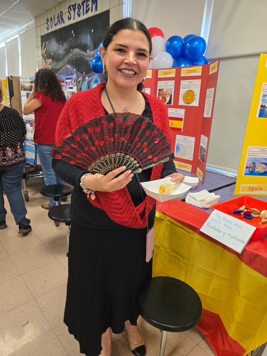 Lipscomb Librarian (@librarylipscomb) on Twitter photo After the students researched, we celebrated at our Hispanic Heritage Night! It was a wonderful event!
<a href="/DISD_Libraries/">Dallas ISD Libraries</a> @DISDREO After the students researched, we celebrated at our Hispanic Heritage Night! It was a wonderful event!
<a href="/DISD_Libraries/">Dallas ISD Libraries</a> @DISDREO