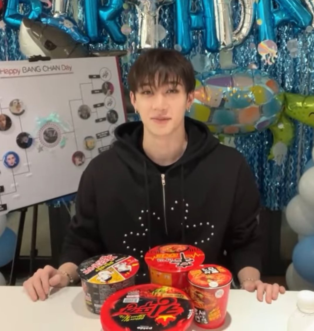 anelderlymeme's tweet photo. happy birthday bangchan!!
#happybirthdaybangchan #bangchan #skz #straykids https://t.co/A4ljC1HALo